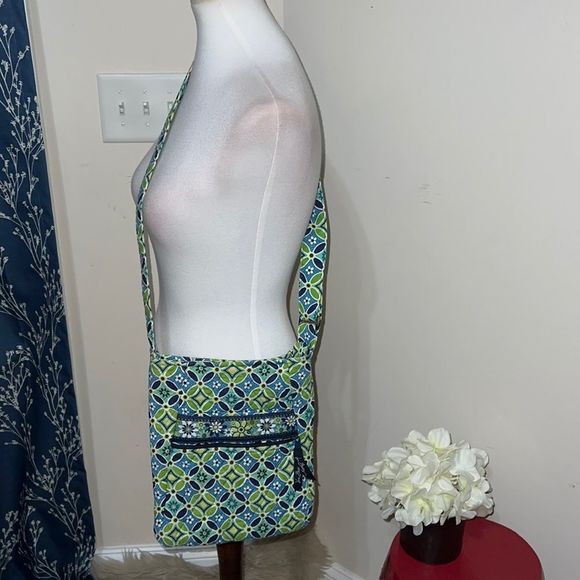 Vera Bradley Handbags - Vera Bradley “Daisy” Hipster Crossbody Bag Zip Green Blue White Adjustable